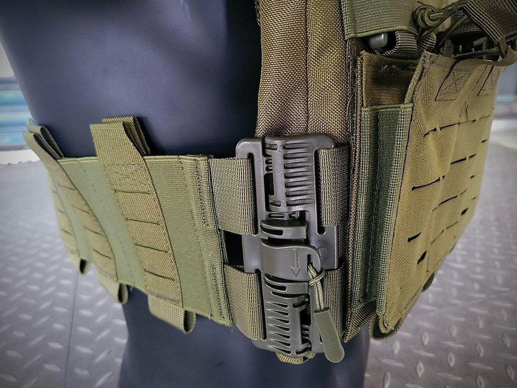 野蜂 雷射切割快拆模組 戰術背心 軍綠台北槍店 生存遊戲專賣店 義勇兵 快拆彈性包圍.jpg