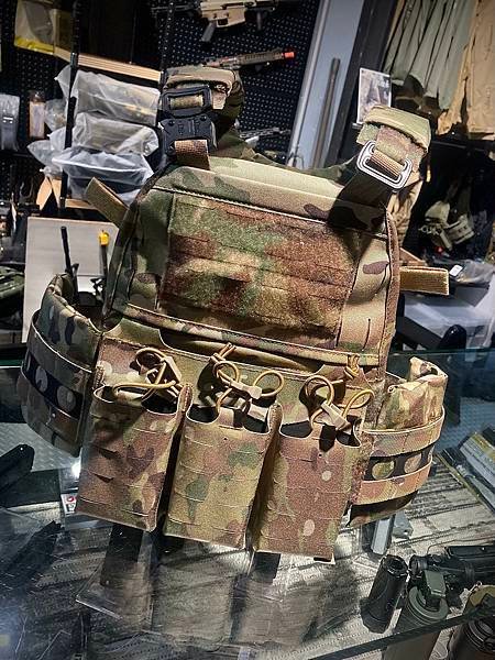 法老風格V5 戰術背心 Ferro 台北槍店 生存遊戲專賣店 義勇兵.jpg