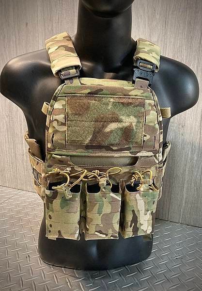 法老風格V5 戰術背心 Ferro 黑 遊騎兵綠 灰WG 狼棕CB 多地MC 黑多地MCBK 台北生存遊戲專賣 義勇兵.jpg