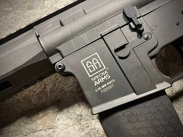 SPECNA ARMS M4 FLEX 電槍 義勇兵 台北生存遊戲專賣店 快拆彈簧鋼製BOX 6.03mm精密管.jpg