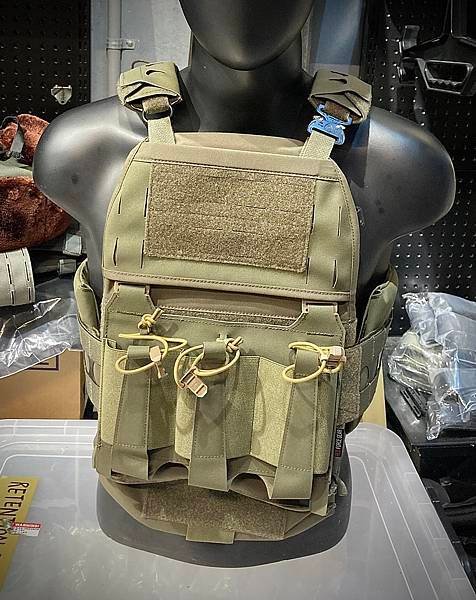 Ferro法老風格V5 戰術背心BK RG WG CB MC MCBK 義勇兵生存遊戲專賣店.jpg
