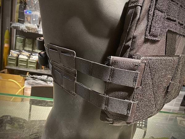 AGILITE風格K0 模組化戰術背心 附快拆套件 K Zero 義勇兵台北生存遊戲專賣店 BK 側.jpg