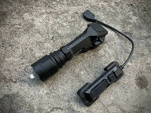 真品戰術槍燈 ARMYTEK PARMA C2 PRO 1500流明 高亮遠射型射程350米 義勇兵台北生存遊戲專賣店.jpg