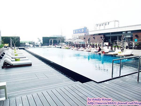blog 1010316　W飯店 WET碧波泳池環境氣氛1