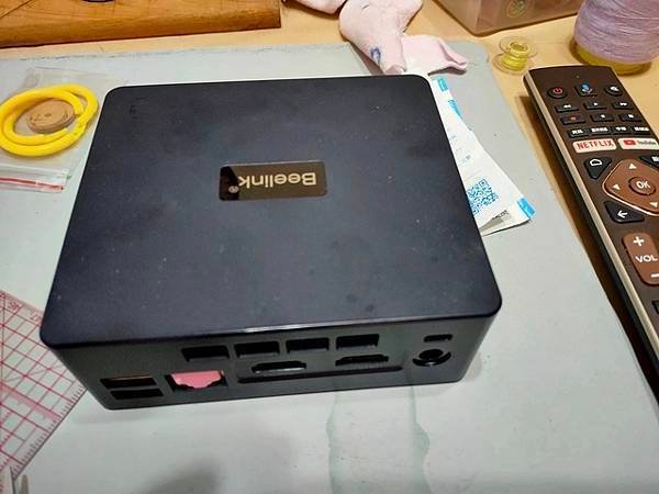 幫迷你電腦貼膜改色 (2).jpg