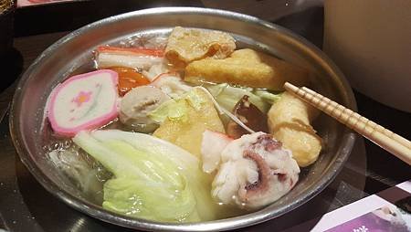 台北松山區。松山駛日式涮涮鍋 推薦松山火車站附近美食好吃日式涮涮鍋海鮮很新鮮