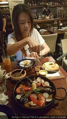 台北東區．PS Tapas 西班牙餐酒館｜好吃的西班牙海鮮燉飯調酒也調得好好喝我都醉拉｜推薦台北東區好吃好喝的酒吧餐廳