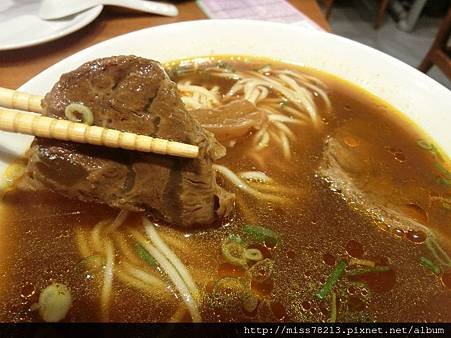 【板橋美食推薦 鼎泰豐 板橋大遠百B1美食區】 聞名世界美食之一鼎泰豐板橋也可以吃的到啦!必吃 小籠包 紅燒牛肉麵 Q彈有勁的包子!