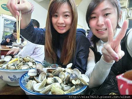 內壢超大份量蛤蜊海鮮麵。好滋味海鮮麵館 極度誇張海鮮湯，號稱蛤蜊界的101 CP值超高 據說八十顆蛤蜊海鮮拉麵 好滋味麵館 好滋味麵館