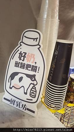 台北東區必喝【良辰吉時 茶飲專門店】藝人納豆開的店 食尚玩家推薦 東區必喝飲料漸層紅茶鮮奶嘉明鮮乳