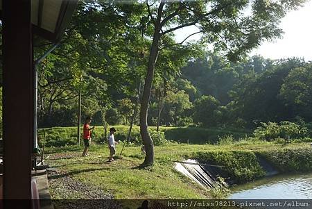 推薦台東露營的地方綺麗歌詩露營園區金剛山下消暑露營體驗射箭、釣魚、划船、玩溪水