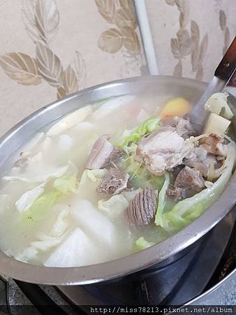 板橋阿發羊肉爐在地人美食首選-阿發羊肉爐全羊肉料理帶骨羊肉冬令進補火鍋巷弄美食阿發羊肉爐帶骨羊肉嫩到不行