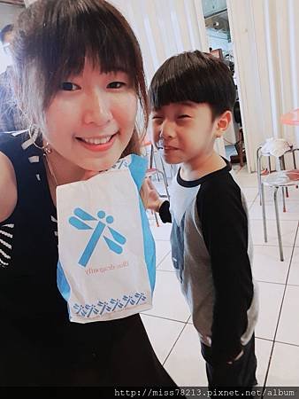 台東市區推薦必去景點IG人氣打卡豐源國小榕樹下米苔目藍蜻蜓速食專賣店好好吃