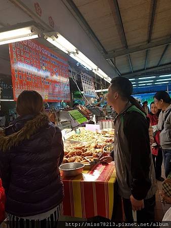 高雄路竹隱藏版美食○鼎泰閣 香酥炸雞專賣店-路竹東安市場必吃美食 三角骨雞腿手工甜不辣炸得太完美 太晚去就買不到了拉!!!