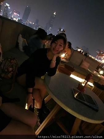 高雄高空酒吧SkyBar俯瞰85大樓夜景微醺很棒 英迪格酒店住宿初體驗推薦