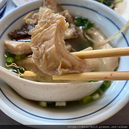 桃園龍潭美食景點【牛肉雄牛雜湯】龍元宮附近美食必喝牛雜湯還可續湯【菱潭街興創基地可愛市集】龍潭市區老字號美食