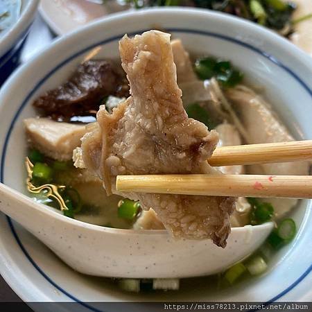 桃園龍潭美食景點【牛肉雄牛雜湯】龍元宮附近美食必喝牛雜湯還可續湯【菱潭街興創基地可愛市集】龍潭市區老字號美食