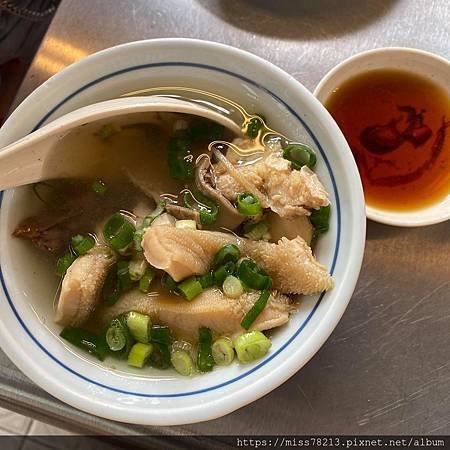 桃園龍潭美食景點【牛肉雄牛雜湯】龍元宮附近美食必喝牛雜湯還可續湯【菱潭街興創基地可愛市集】龍潭市區老字號美食