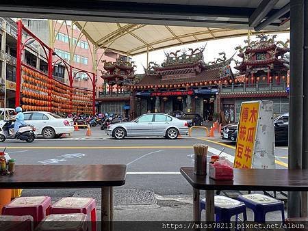 桃園龍潭美食景點【牛肉雄牛雜湯】龍元宮附近美食必喝牛雜湯還可續湯【菱潭街興創基地可愛市集】龍潭市區老字號美食