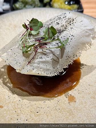 和牛控請注意!王品集團旗下頂級「阪前和牛鐵板燒」日本A5黑毛和牛 蒜頭和牛炒飯好好吃ㄟ!