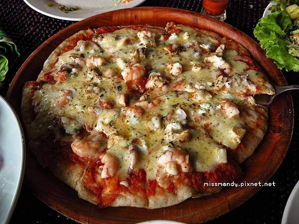 seafood pizza P220.JPG