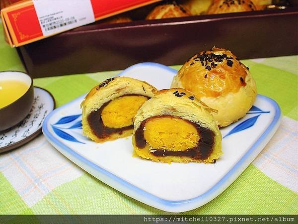 台中美食【真味上品】伴手禮推薦~手工鮮奶酪｜牛角麵包｜芋頭卷