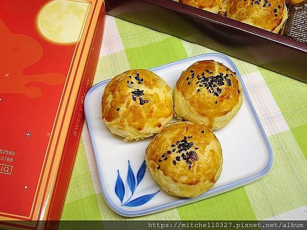 台中美食【真味上品】伴手禮推薦~手工鮮奶酪｜牛角麵包｜芋頭卷