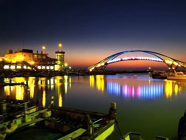 5.永安漁港每天傍晚五點後即點燈.jpg