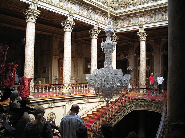 Dolmabahce_Baccarat_bannister.JPG