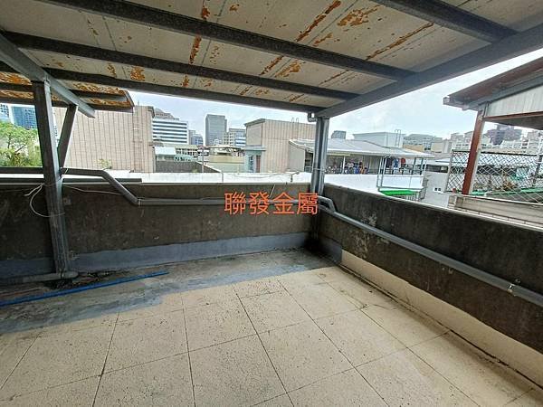頂樓不銹鋼格柵封PC板