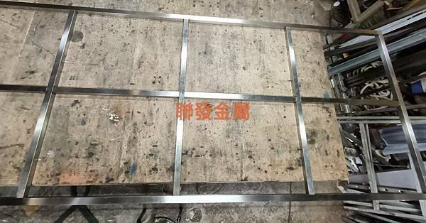 頂樓不銹鋼格柵封PC板