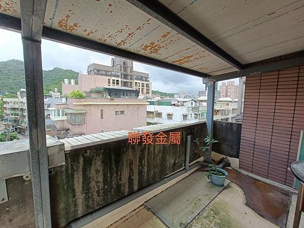 頂樓不銹鋼格柵封PC板