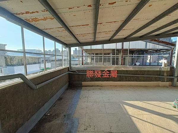 頂樓不銹鋼格柵封PC板