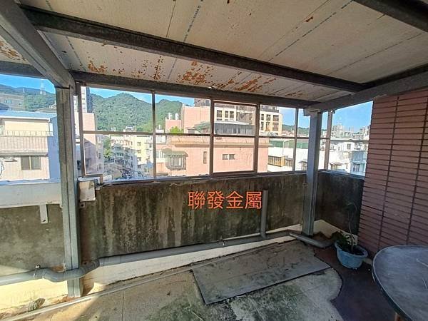 頂樓不銹鋼格柵封PC板