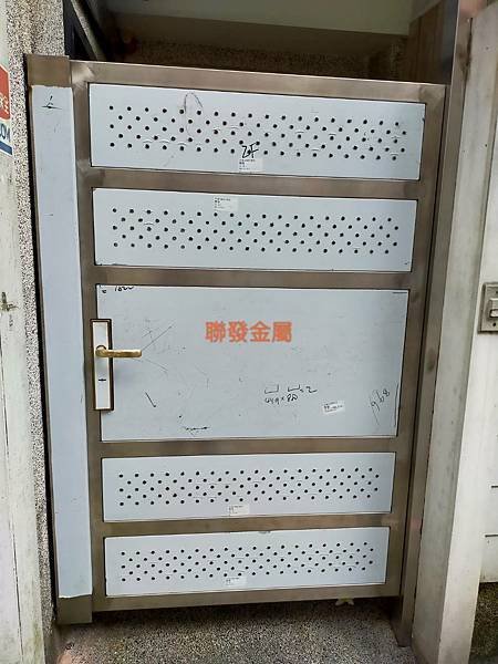 不銹鋼板覆蓋不銹鋼洞洞門@聯發金屬