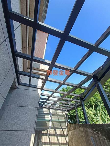 新店不銹鋼烤漆玻璃採光罩