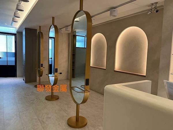 中山店造型金屬髮廊鏡櫃成品