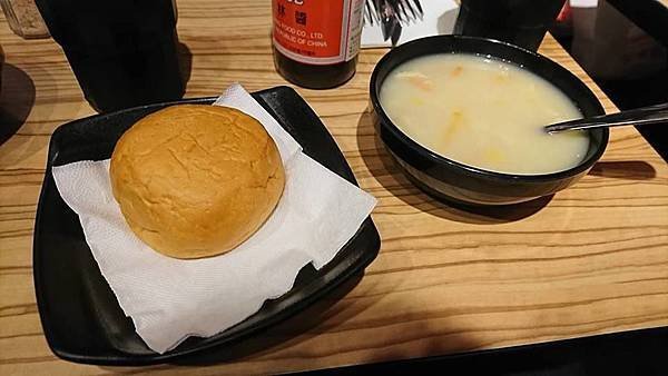 奶油餐包  玉米濃湯.jpg