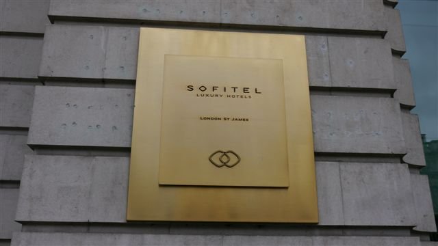 Sofitel的門牌