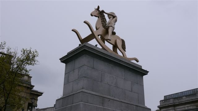 Trafalgar Square出現了可愛的雕像