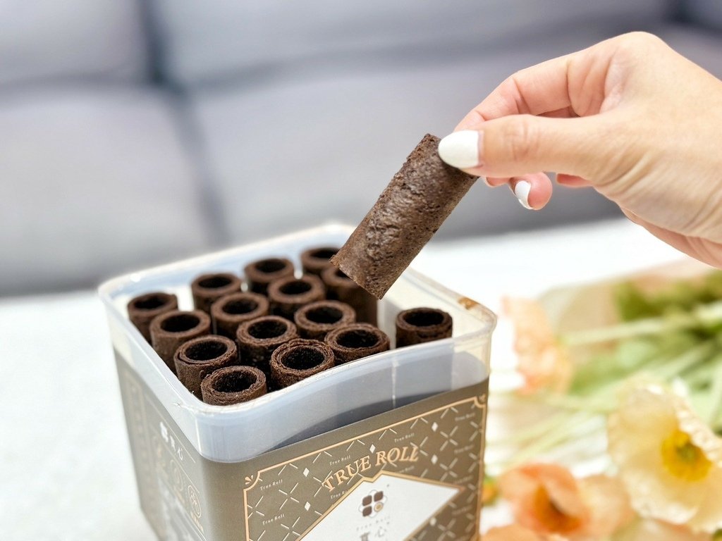 宅配甜點推薦 ▎ 台中伴手禮 實心蛋捲 輕薄酥脆 滿滿的餡料