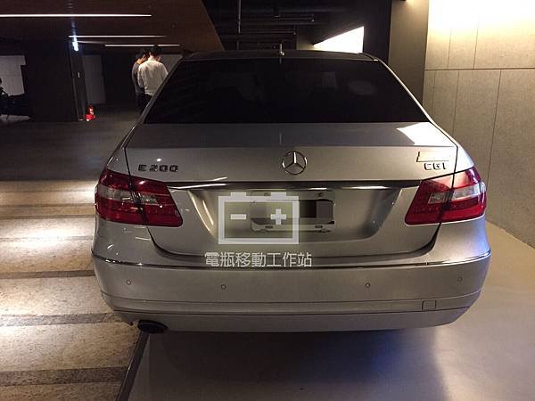 W212電瓶更換.jpg