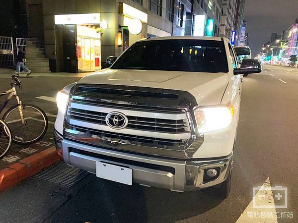 TOYOTA Tundra電瓶更換.jpg