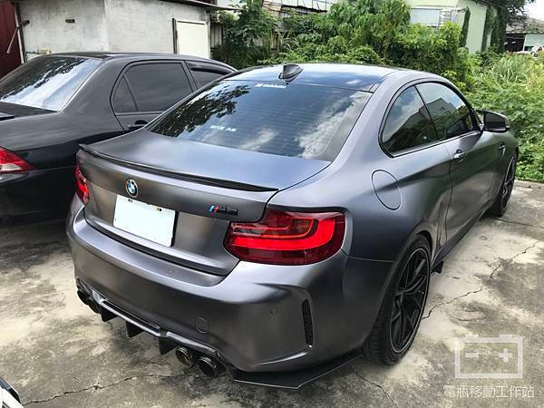 BMW M2 電瓶更換.jpg