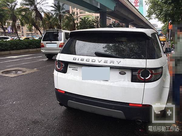 LAND ROVER DISCOVERY 換電瓶.jpg