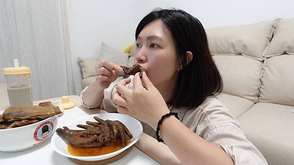 【愛你鴨滷味】吃貨開箱分享 吮指美味 深夜食堂的美味時光 食