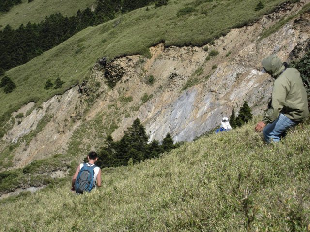 051.jpg