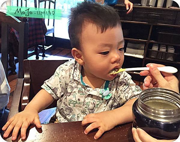 大人吃牛排小孩吃副食品.jpg