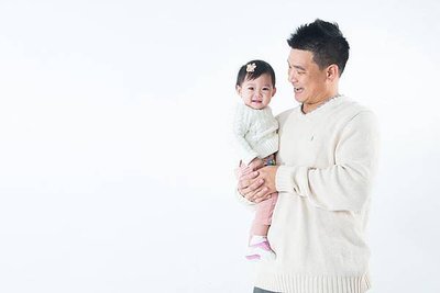 小心影響腦部發展！別用糖果安撫寶寶