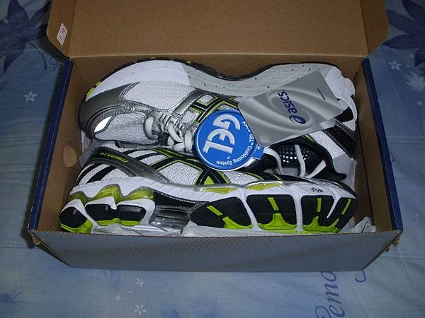 2011.06.01_好鞋一雙~亞瑟士Asics~GEL-KAYANO 17(4E超寬楦)開箱_0002.JPG